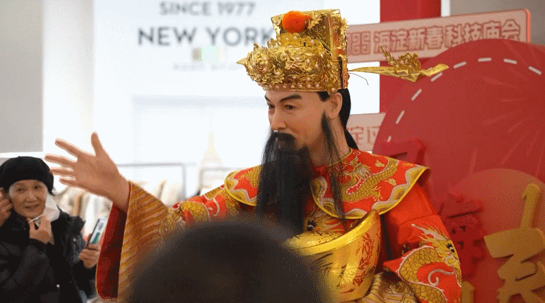 Tech Dazzles Visitors at Spring Festival Celebrations in China 