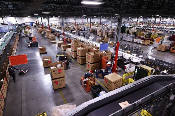 U.S. Postal Service in U-turn on suspending China parcels