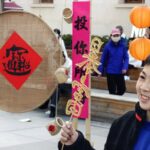 Wuhan Guiyuan Temple Fair Draws Festive Crowds During Holiday 