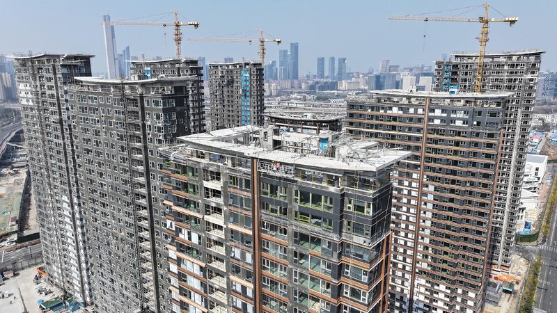 China to Prevent Defuse Risks in Key Areas 