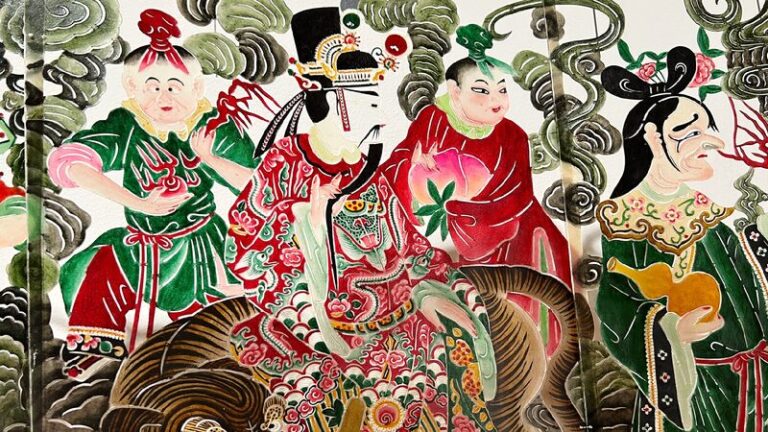 Exhibition Comes Alive Through Interplay of Light and Shadow 