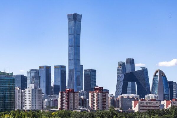 Feature program on President Xi's economic thought begins broadcasting