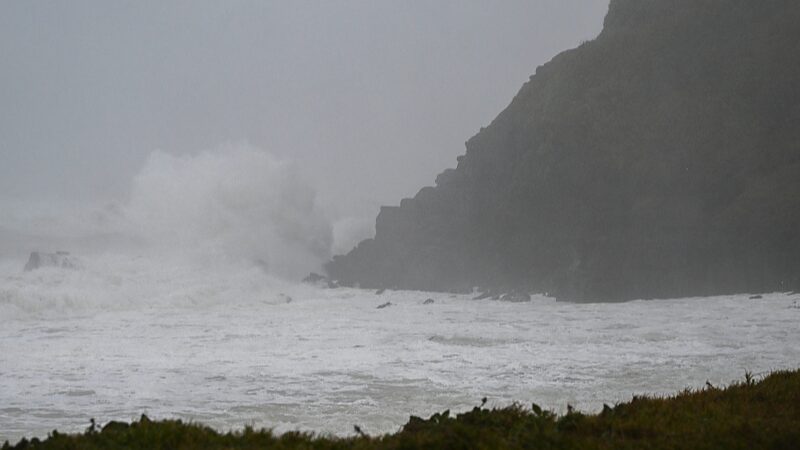 # - My News! Live View of Sea in Southport As Cyclone Alfred Barrels to Australia Video Poster
