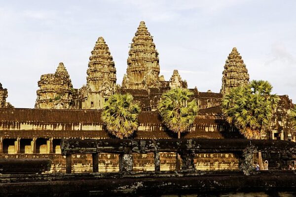 Exploring Angkor Wat: Lucy’s Journey into Cambodia’s Ancient Wonders Lucy's Journey: The beauty of Angkor Wat