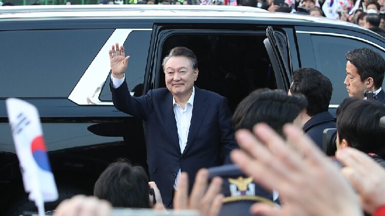 S Korea Prosecutors to Pursue Yoons Conviction Despite Jail Release 