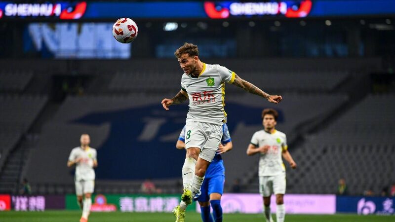 Ten man Beijing Guoan Hold Shanghai Shenhua 2 2 on Road 