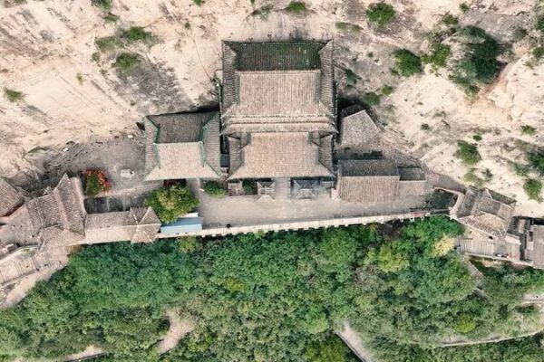 Wahuang Temple, a thousand-year-old hanging temple in Hebei video poster