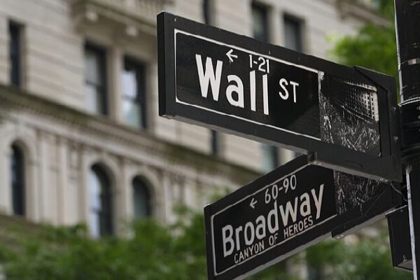 Trump’s Tariffs on Canada and Mexico Shake Wall Street Wall Street hit by Trump tariffs on Canada and Mexico