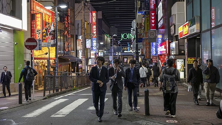 Japan’s Local Governments Rally to Support Businesses Hit by U.S. Tariffs 40% of Japanese prefectures offer aid amid U.S. tariffs: survey