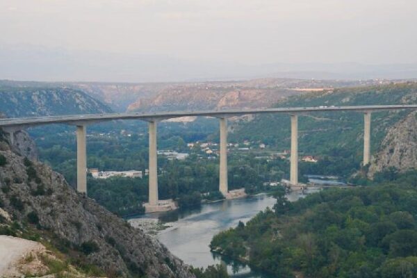 China and Bosnia Strengthen Ties Through Infrastructure and Cultural Exchange China, Bosnia and Herzegovina set model of friendly cooperation