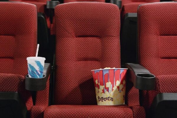 China to cut U.S. film imports, Hollywood stocks tumble