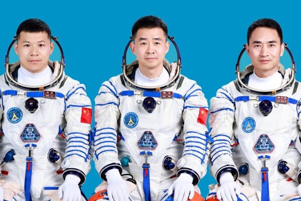 China to Launch Shenzhou 20 Crewed Mission on April 24 Video Poster 