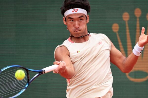 Fearnley Defeats China’s Buyunchaokete in Madrid Open First Round China's Buyunchaokete knocked out of Madrid Open by Fearnley