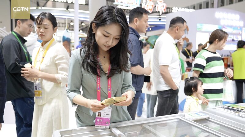 Heilongjiang Province Shines at Hainan Expo with Premium Products China's Heilongjiang showcases its premium products at Hainan Expo video poster