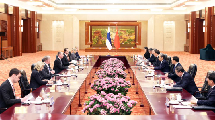 Chinas Top Legislator Holds Talks with Finnish Parliament Speaker 