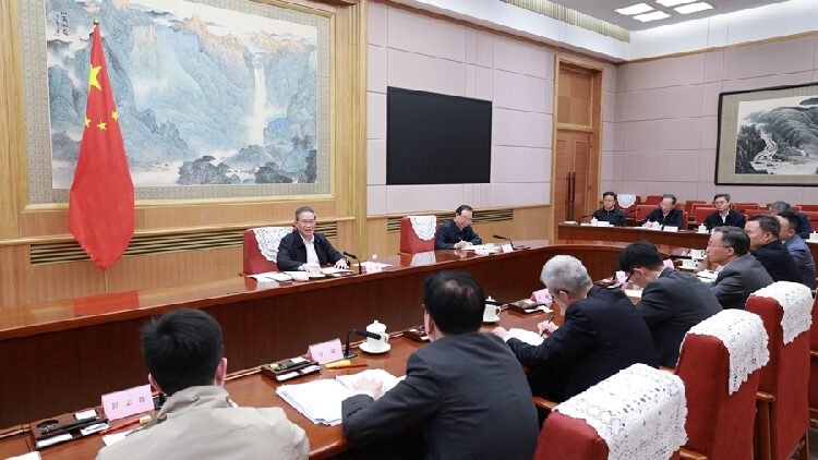 Chinese Premier Chairs Meeting with Economic Experts Entrepreneurs 