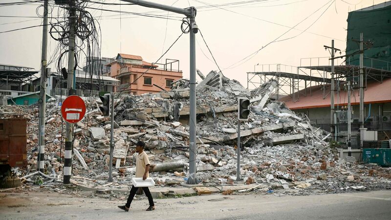 Chinese Rescuers Deliver On site Care in Myanmar Quake Zone 