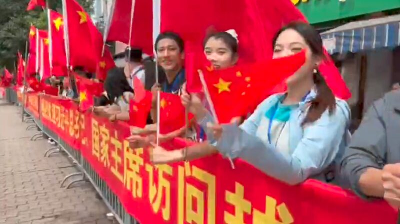 # - My News! Crowds Gather to Welcome President Xi Jinping in Vietnam Video Poster