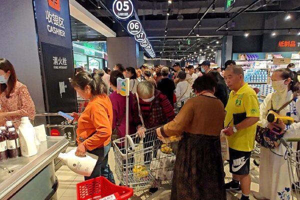 Chinese Exporters Shift Focus to Domestic Market Amid Global Challenges Expert: Chinese exporters' shift to domestic market a proactive move