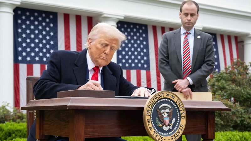 # - My News! Experts Us will Shoot Itself in the Foot Due to Tariff Obsession