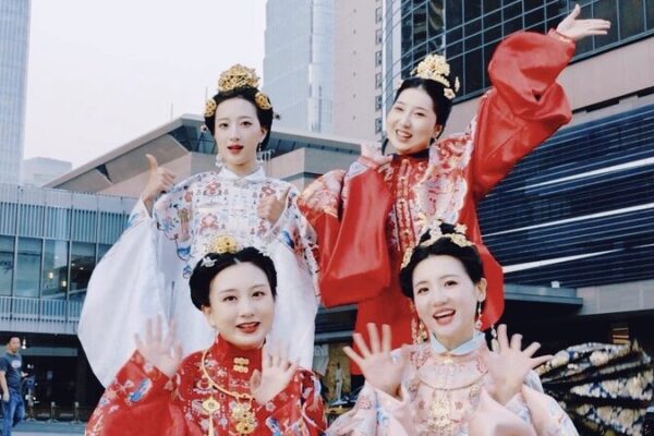 Hanfu enthusiasts share Youth Day wishes video poster
