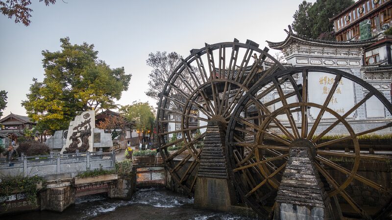 Live Ancient Waterwheels Witness the Passage of Time in Lijiang 