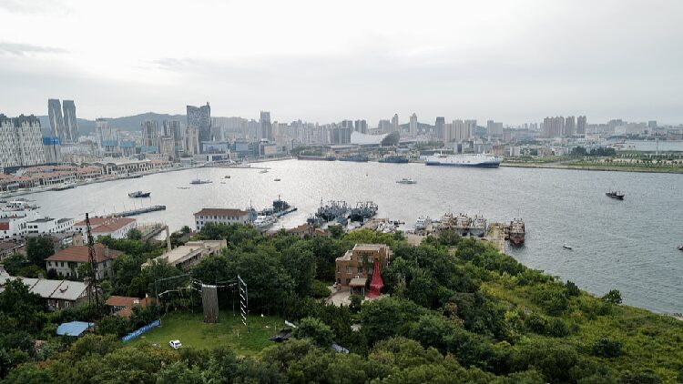 Live the Sea and City Beneath Yantai Mountain in Shandong Province 