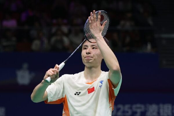 Shi Yuqi advances to quarterfinals at Badminton Asia Championships
