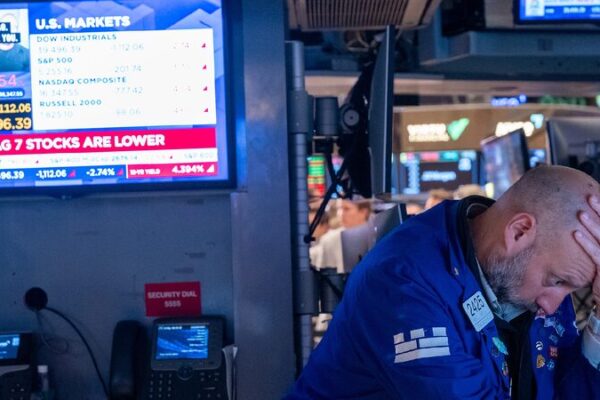 US Treasury Yields Soar, Turning Safe Havens into Risky Assets Surging US treasury bond yields turn 'safe-havens' to risky assets