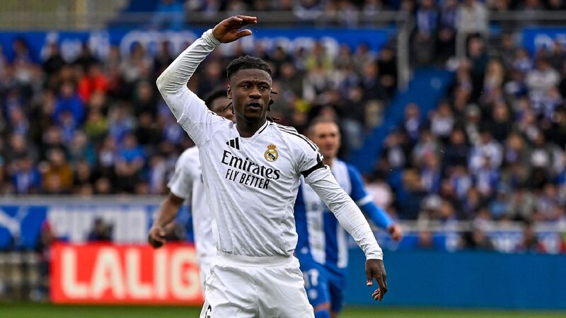 Ten-Man Real Madrid Secure Narrow Victory Over Alaves Ten-man Real Madrid overcome lowly Alaves 1-0 after Mbappe sees red