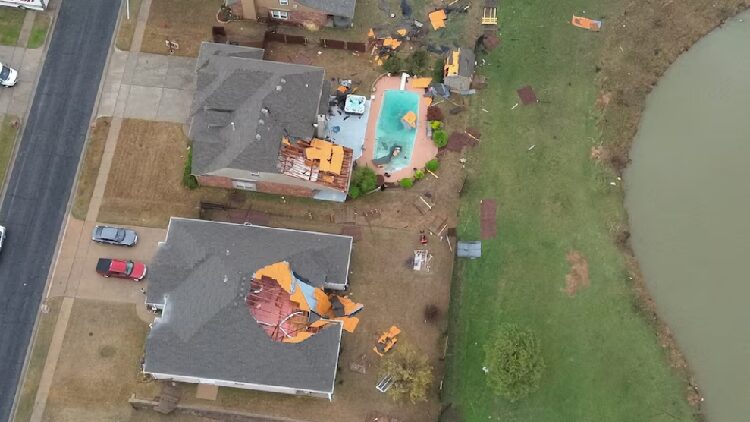 Tornadoes Heavy Rains Rip Across Central Southern Us 
