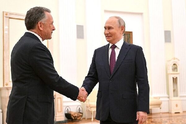 Trump says Ukraine deal near after envoy meets Putin