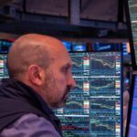 Us Stocks Sink As Trump Renews Criticism of Powell 