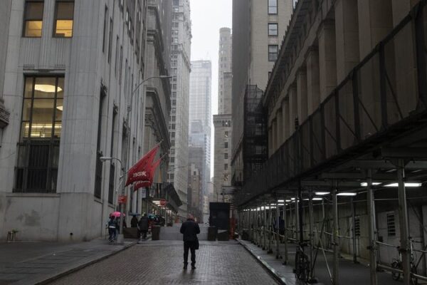 US Tariff Policies Spark Fears of Recession Among Business Leaders US tariff policies spark business confidence crisis