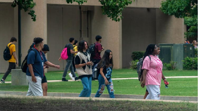 # - My News! Us Youths Disillusionment and Disconnection from American Politics