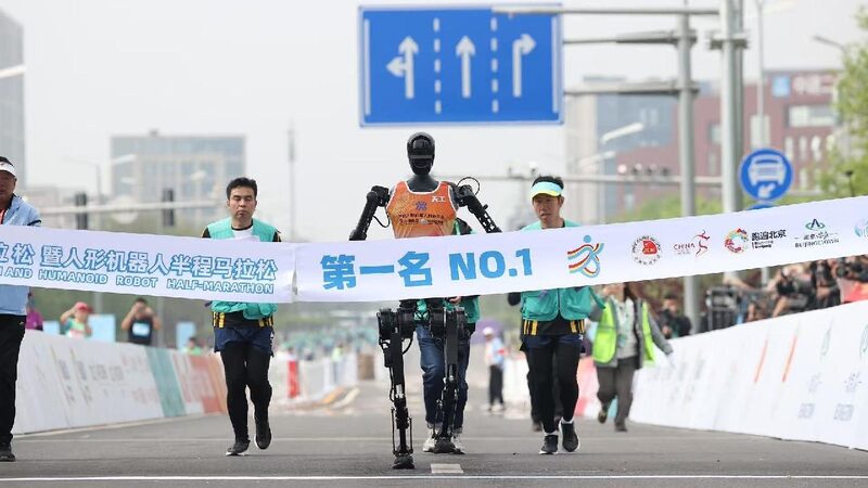 Beijing Hosts World’s First Humanoid Robot Half-Marathon World's first humanoid half-marathon held in Beijing