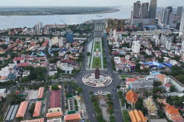 Chinese President Xi Jinping Arrives in Cambodia for Landmark State Visit Xi Jinping arrives in Phnom Penh for state visit to Cambodia