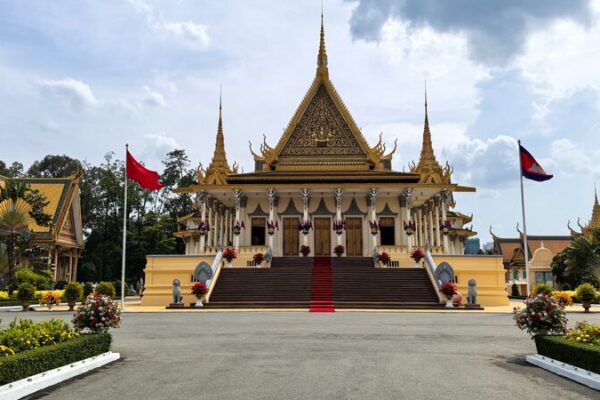 # - My News! Xi Jinping Meets Cambodian King Norodom Sihamoni