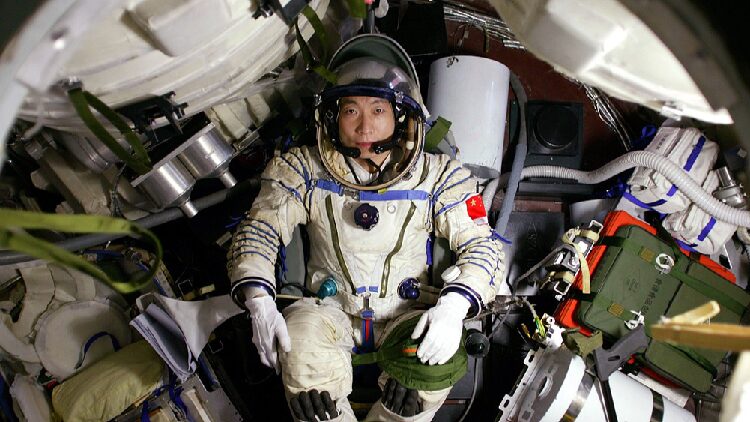 Yang Liwei Chinas First Man in Space 