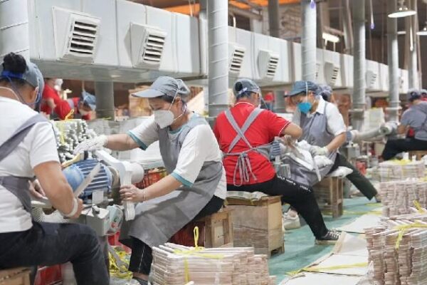 Amid global headwinds, China's 'hanger capital' Lipu shows resilience