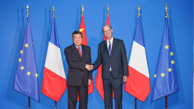 # - My News! China and France Vow to Deepen Economic Cooperation
