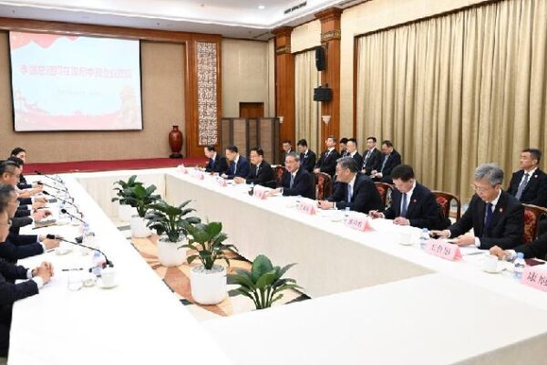 Chinese Premier Li Qiang: We’re Prepared for Global Economic Shocks China fully prepared for external shocks, premier tells enterprises