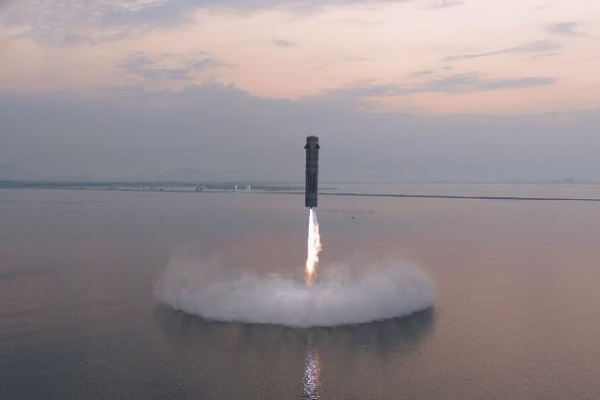 # - My News! Chinese Commercial Rocket Completes Vertical Sea Recovery Test