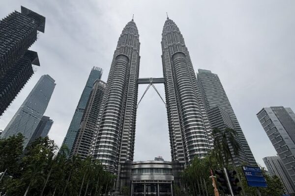 Chinese premier lands in Malaysia for ASEAN-GCC-China Summit