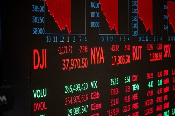 US Officials Reportedly Sold Stocks Before Trump’s Tariff Announcement Media: Some U.S. officials sold stocks before Trump announced tariffs