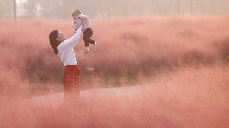 # - My News! Outdoor Celebrations Mark Mothers Day Across China