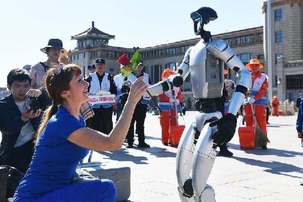 Robots and AI Transform the Chinese Mainland’s Tourism Experience Robots in scenic areas refresh China's tourist experience