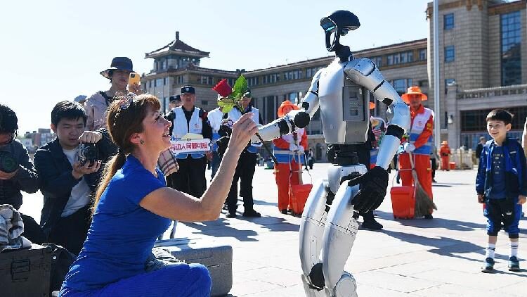 Robots in Scenic Areas Refresh Chinas Tourist Experience 
