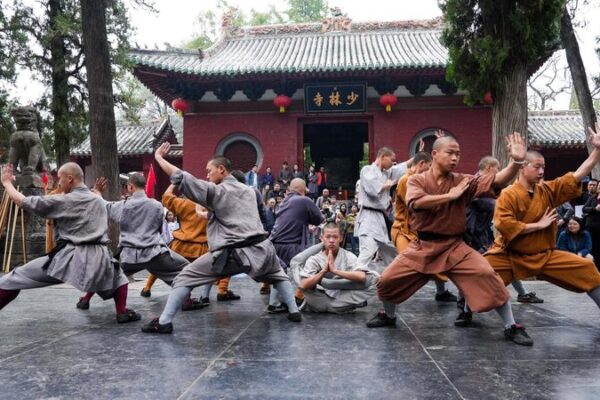 Shaolin Monks Show Amazing Flexibility in Soft Kung Fu 