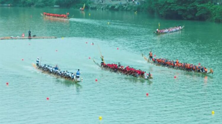 Traditional Chinese Dragon Boat Race Starts in Guizhou Marks Festival 